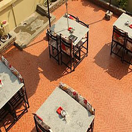 Hotel Half Moon Покхара Екстер'єр фото