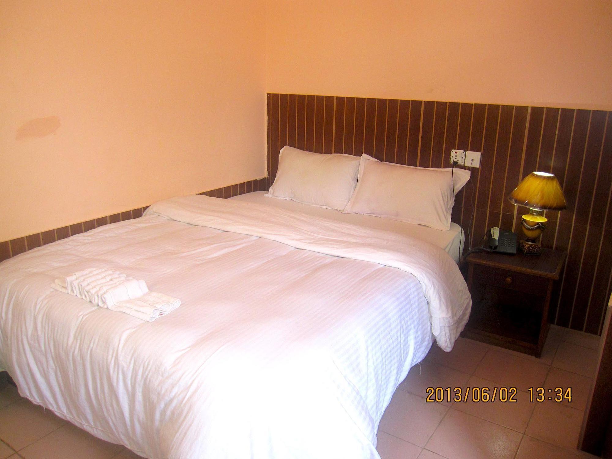 Hotel Half Moon Покхара Екстер'єр фото